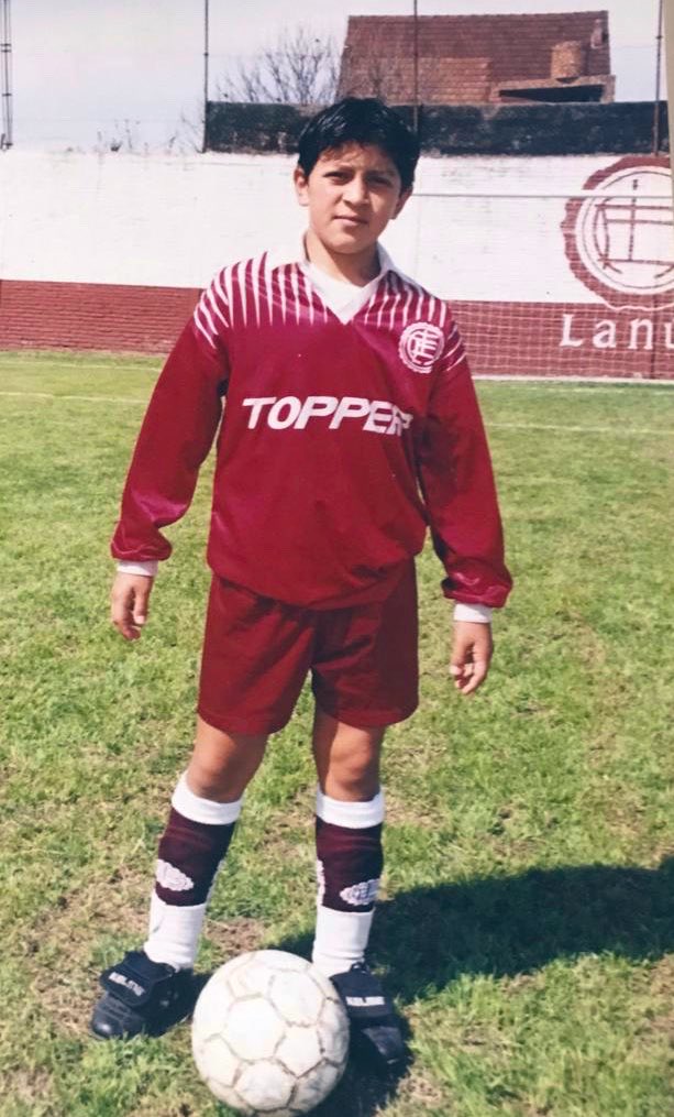 Cano começou no Lanús (Foto: Divulgaçao)