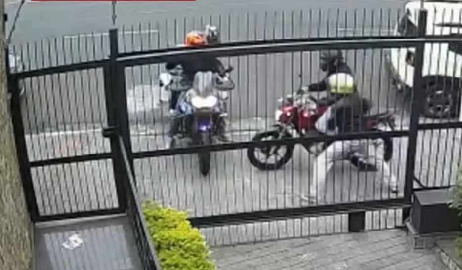 Além da moto, foram levados diversos pertences (Reprodução)