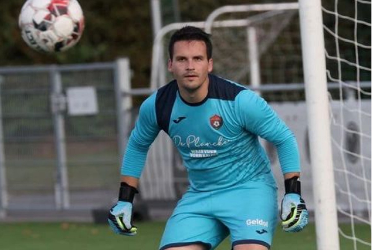 Arne Espeel morreu após defender um pênalti (Foto: Divulgação)