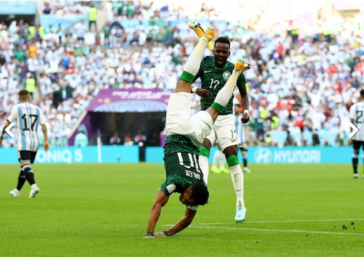 Salem Al-Dawsari comemora gol da vitória da Arábia Saudita sobre a Argentina na Copa (Foto: Hannah Mckay/Reuters)