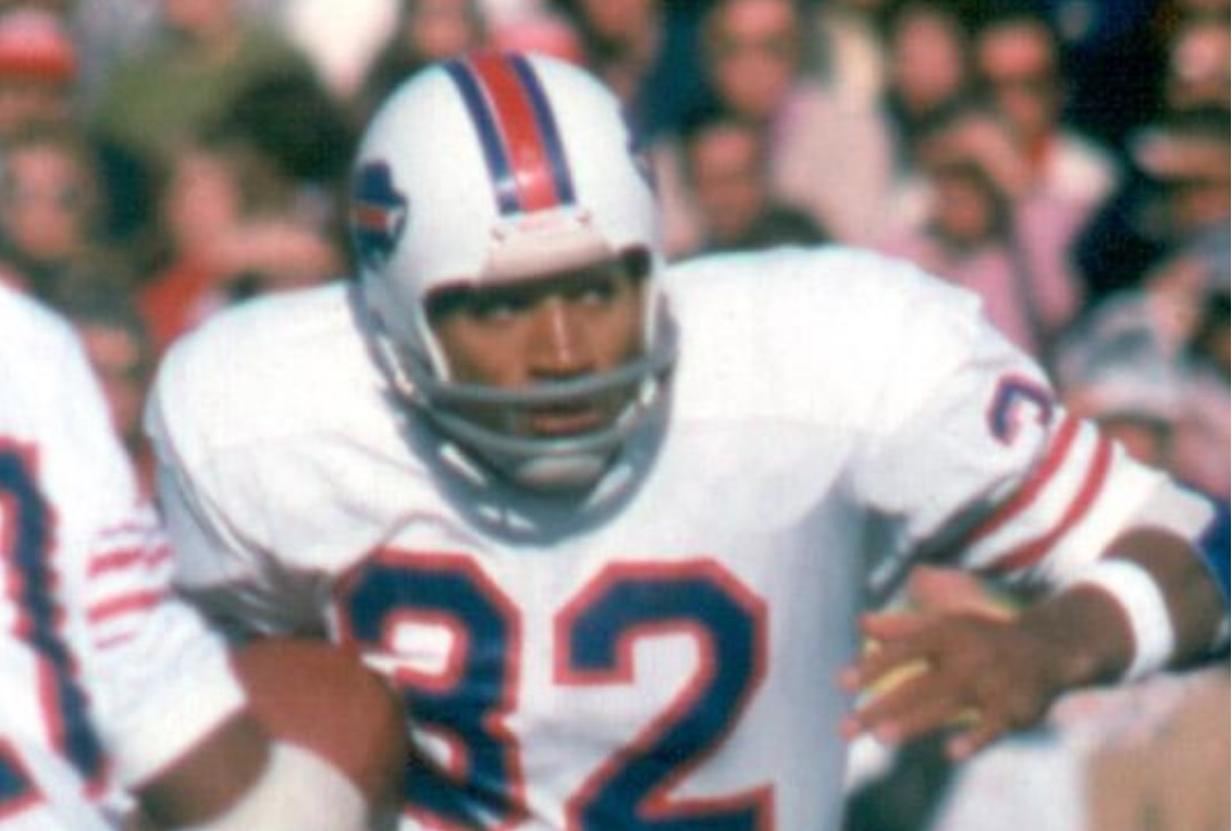 OJ teve uma carreira de sucesso no futebol americano (Foto: Reprodução/NFL)