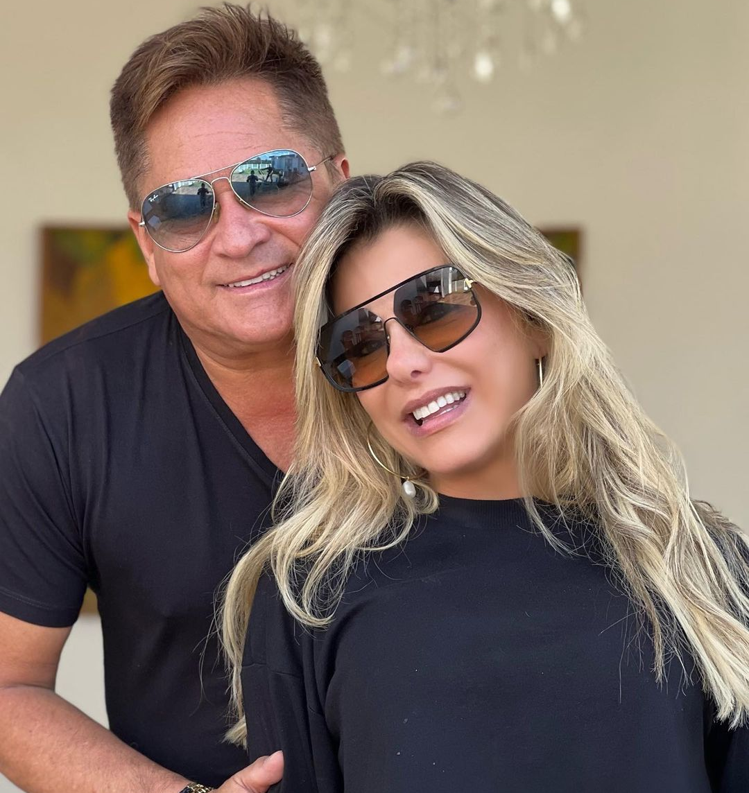 Leonardo completa 59 anos e ganha homenagem da esposa Poliana Rocha