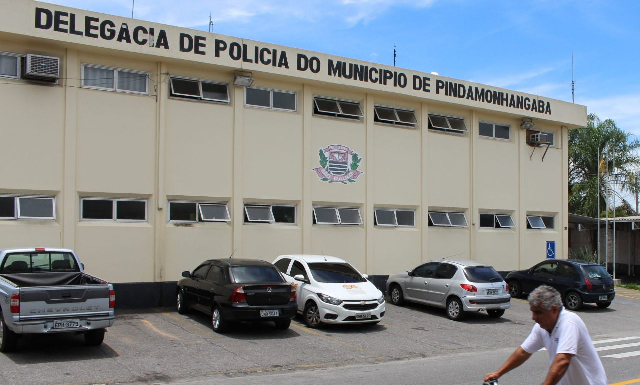 Homem é morto a tiros na frente da esposa em Pindamonhangaba