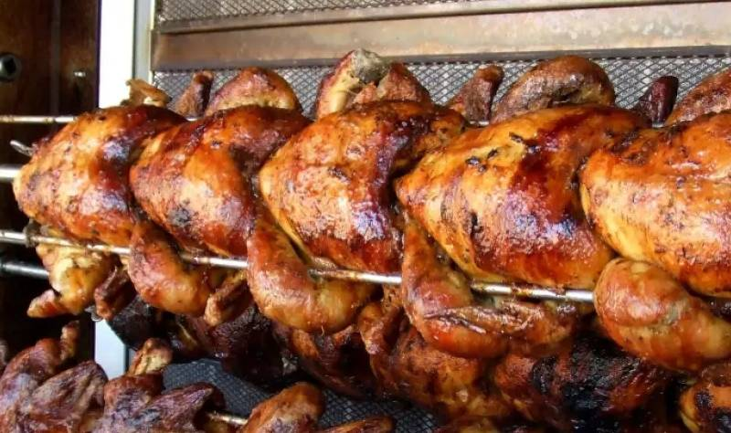 Com alta da inflação, frango de padaria ganha mais espaço entre brasileiros