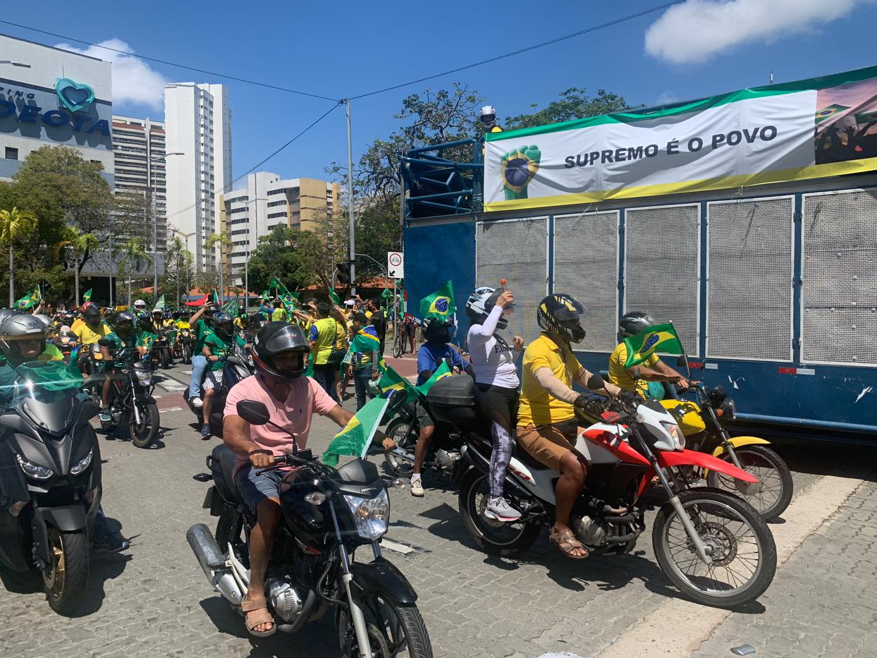 Ato pró-Bolsonaro em Fortaleza se concentra no Castelão; oposição se reúne à tarde