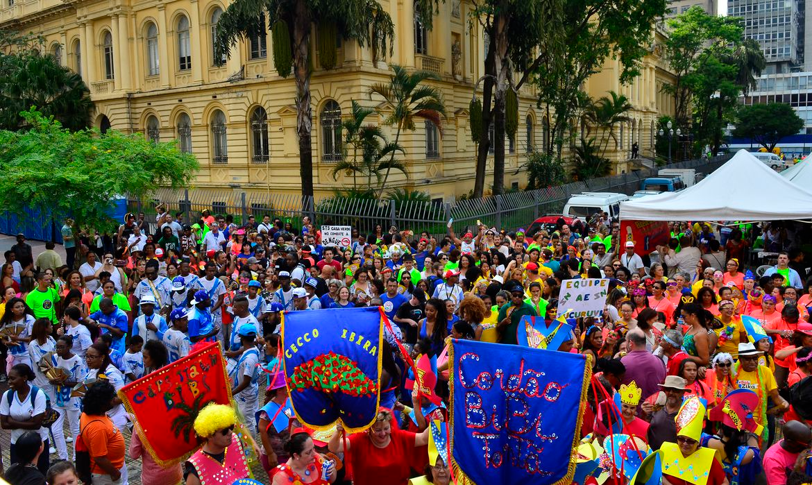 SP sem carnaval? Prefeitura cancela desfile de blocos de rua