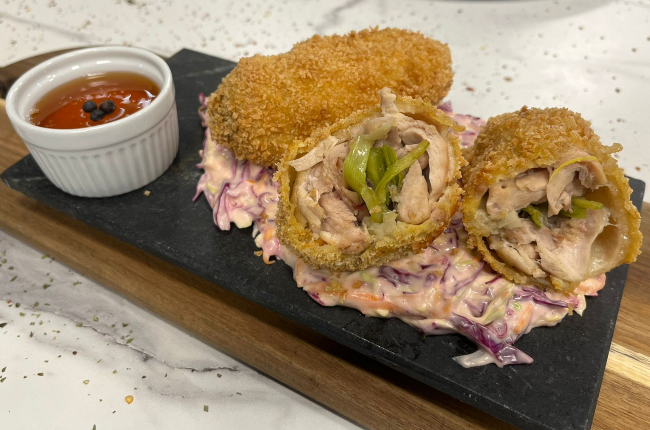 Frango recheado, mel temperado e salada coleslaw | Band Receitas