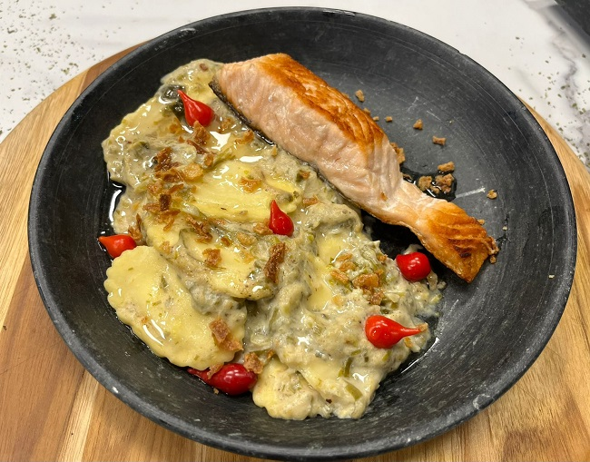 Salmão com Ravioli de Alho Poró | Receita Swift