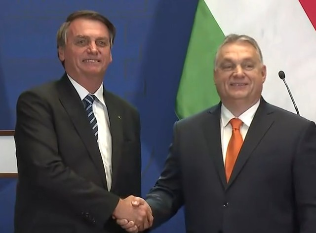 Bolsonaro chama Hungria de "pequena grande irmã" e destaca afinidade com Orbán