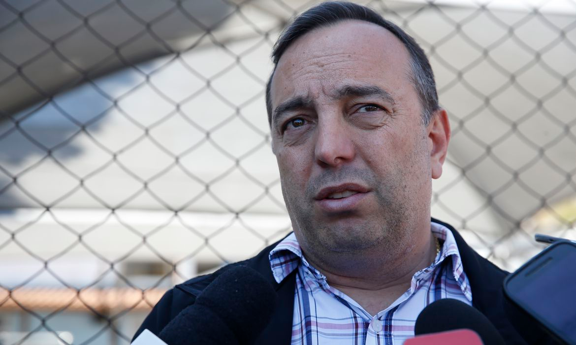 Nunes Marques devolve mandato a deputado bolsonarista cassado por fake news