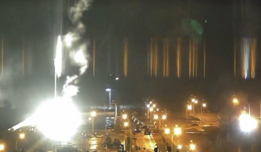 Maior usina nuclear da Europa pega fogo após ataque de tropas da Rússia