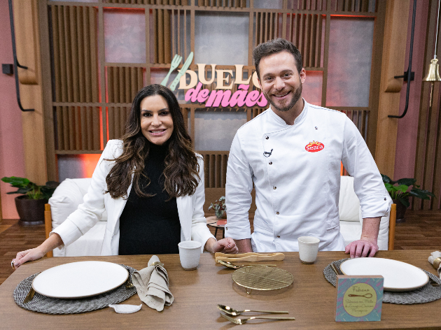 Ticiana e o chef de cozinha Dalton Rangel no “Duelo de Mães” (Foto: Ricardo Cardoso/Kinok Vídeo)