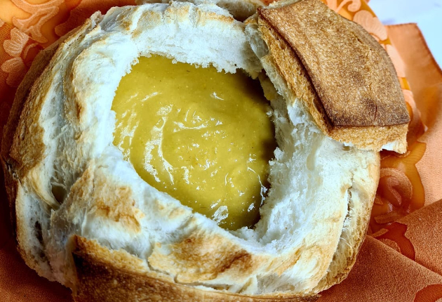 Sopa de milho verde no pão | Band Receitas