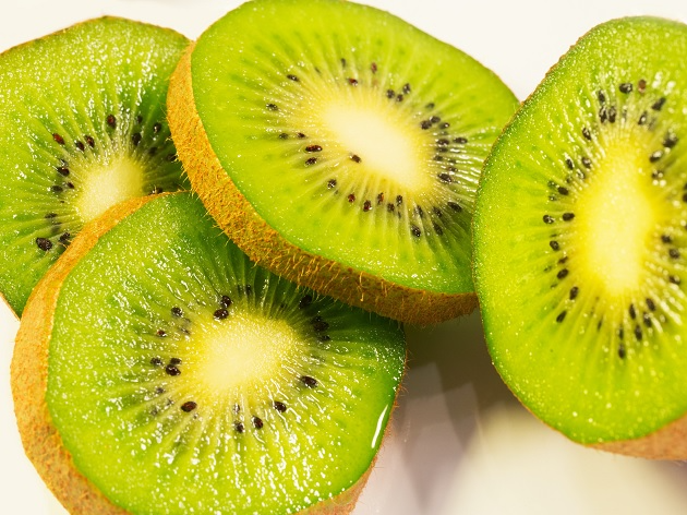 Kiwi é uma das frutas que ajuda na qualidade do sono Unsplash