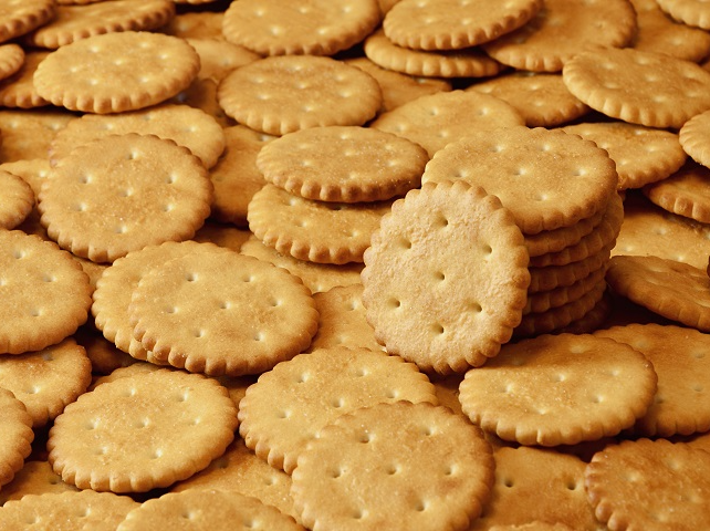 Nutricionista explica a diferença entre pão francês e biscoito água e sal Envato Elements