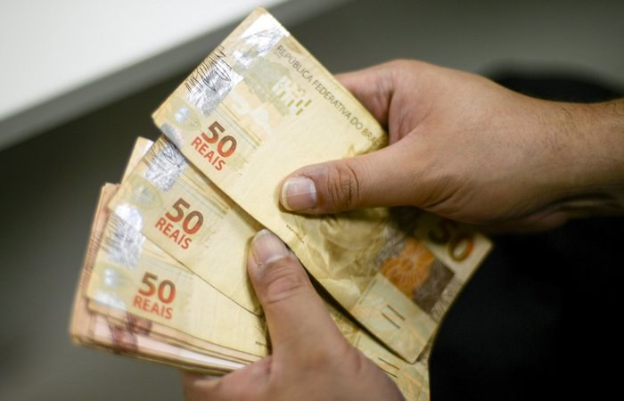 Entenda o Orçamento 2023: salário de R$ 1,3 mil, emendas de R$ 19 bi e auxílios