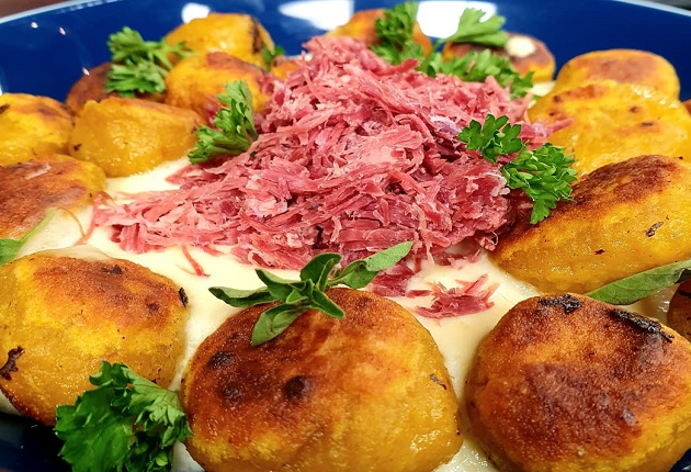Nhoque de abóbora com molho de queijo e carne seca | Band Receitas