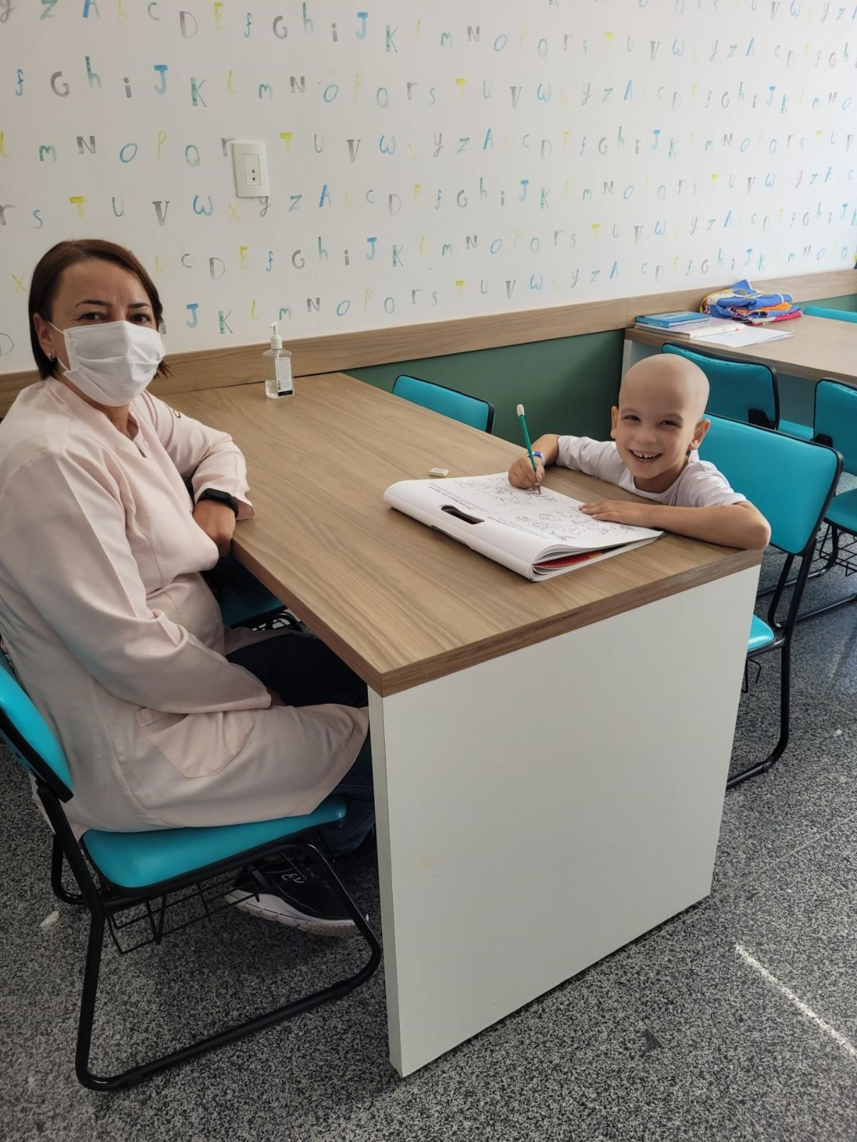 GACC (Profª Deise e paciente Diego em tratamento no hospital GACC Vale)