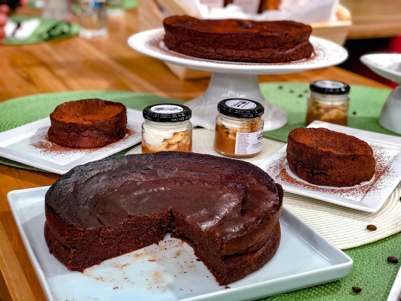 Bolo de chocolate sem açúcar e sem farinha | Band Receitas