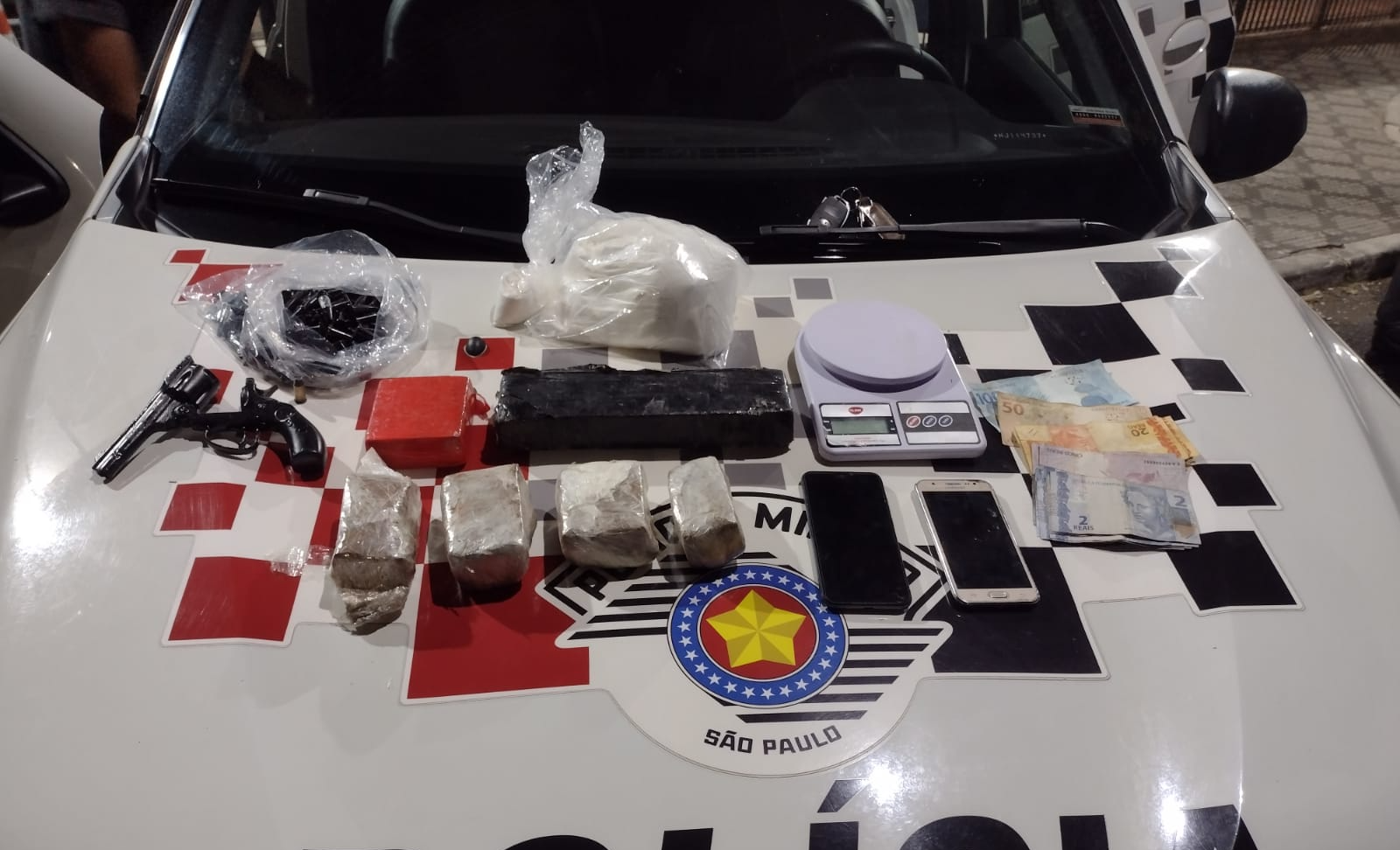 Homem é preso e menores apreendidos por tráfico em Tremembé