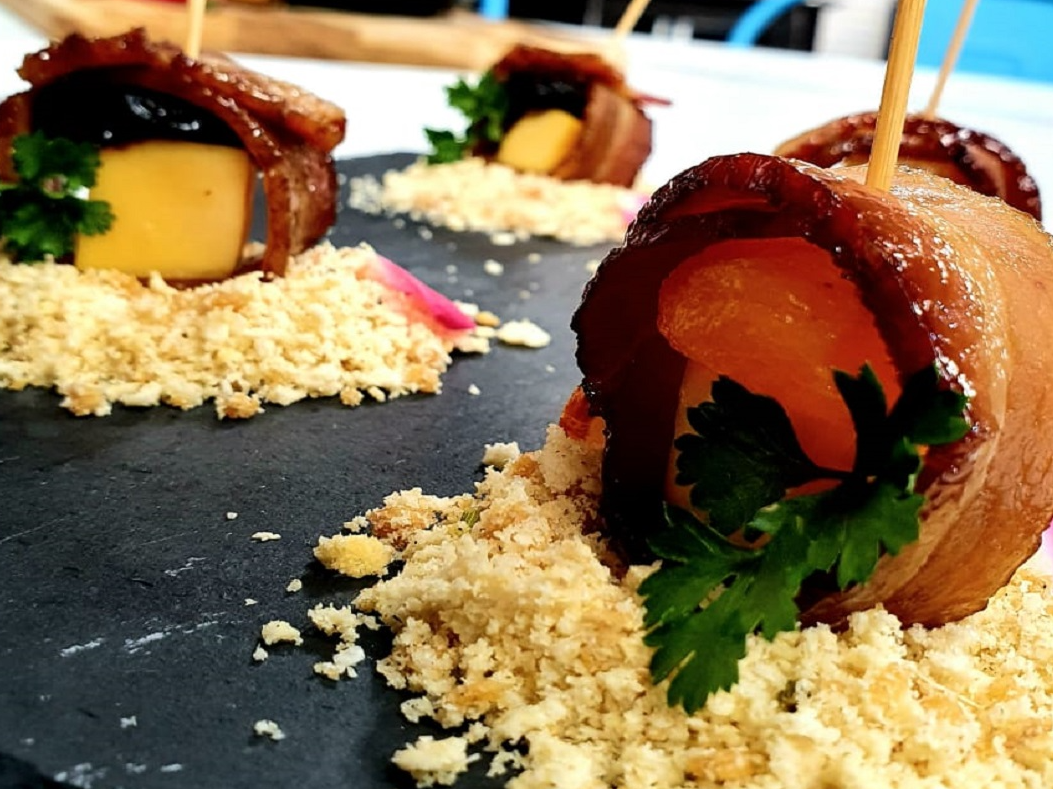 Canapé de bacon caramelado | Band Receitas