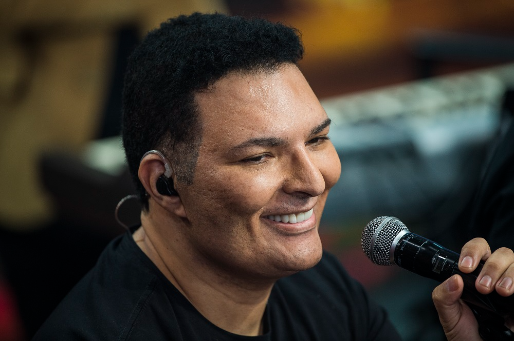 Leandro Lehart fala dos 35 anos do Art Popular: "Nós sobrevivemos ao sucesso"
