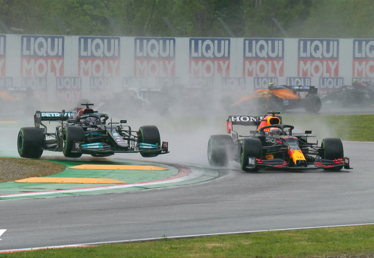 Verstappen brilha na chuva, supera Hamilton e vence em Emilia-Romagna; veja 5 destaques