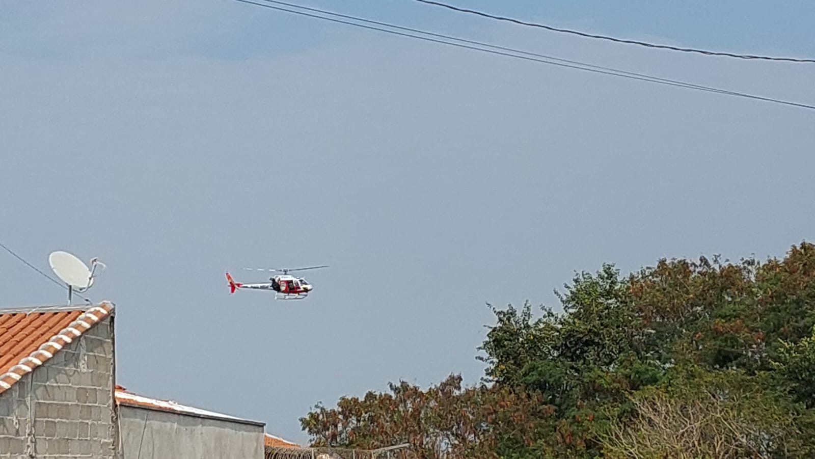 Dois homens são presos após roubar veículo em Pindamonhangaba
