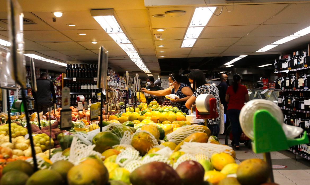 Inflação oficial fecha abril com maior índice para o mês desde 1996