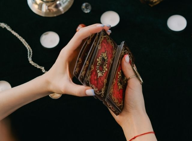 Horóscopo: O que as cartas do tarô reservam para seu signo nesta semana