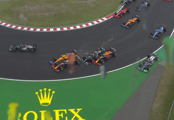 Strike: Bottas bate em Norris, que bate em Verstappen na largada na Hungria