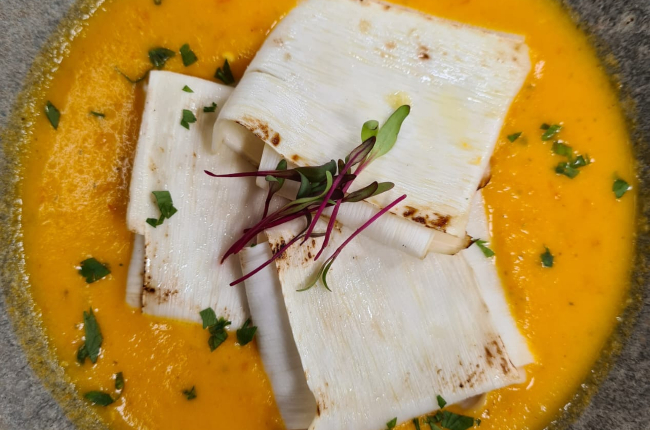 Ravioli de pupunha recheado com camarão ao molho de moqueca de caju | Band Receitas