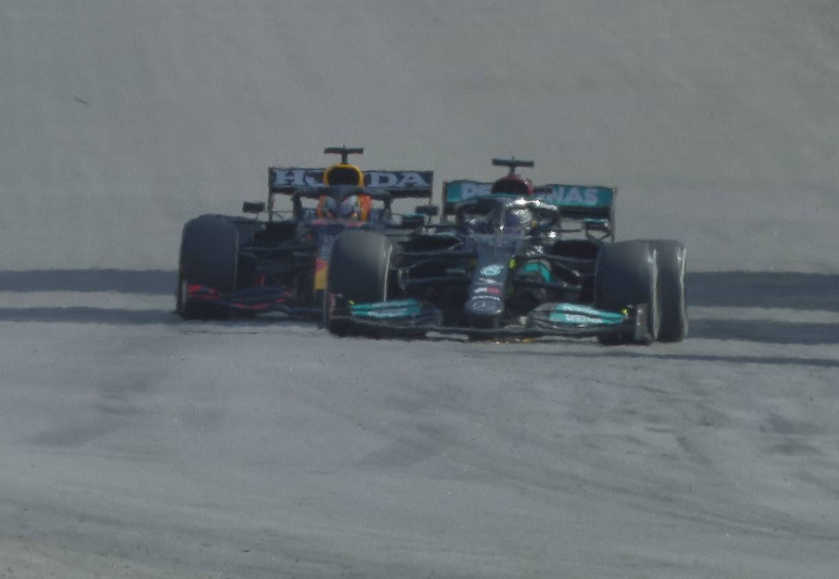 F1: Veja a ultrapassagem de Hamilton sobre Verstappen no GP do Brasil