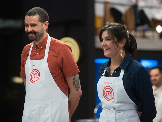 De volta ao MasterChef: Helena e Tiago vencem repescagem com comida de rua