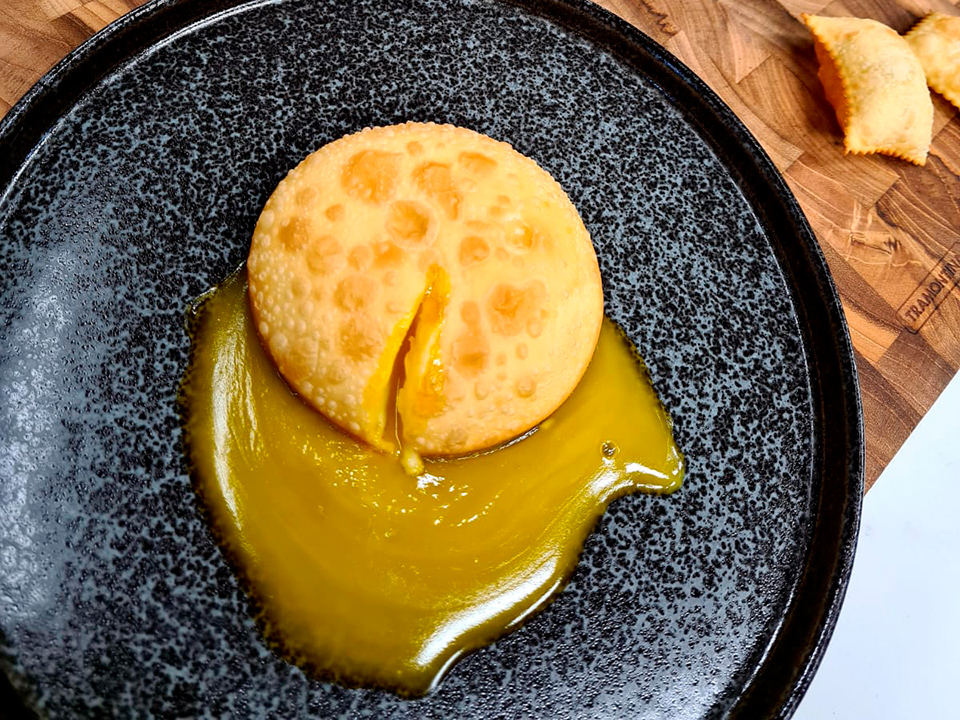Pastel de gema com requeijão cremoso&nbsp;| Band Receitas