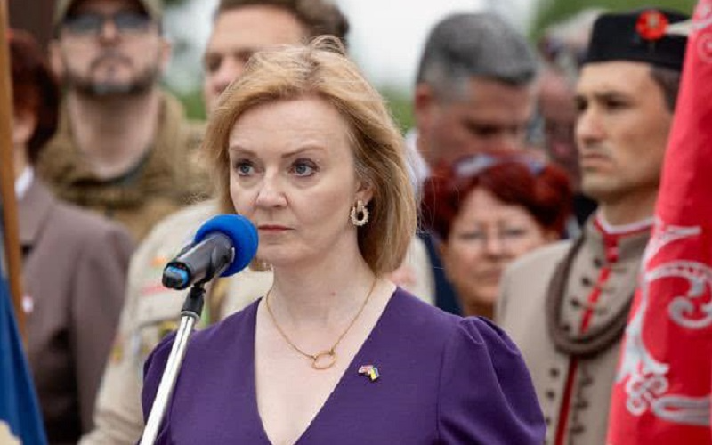 Pela primeira vez fora de Londres, rainha Elizabeth recebe Liz Truss para posse