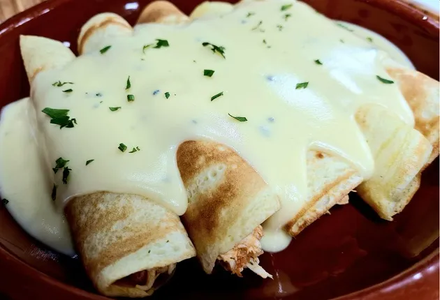 Panqueca de frango com molho 4 queijos | Band Receitas