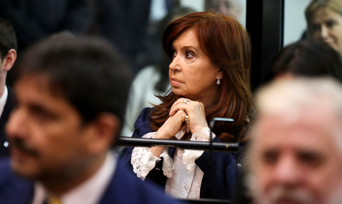 Polícia encontra munição na casa de brasileiro que tentou atirar em Kirchner