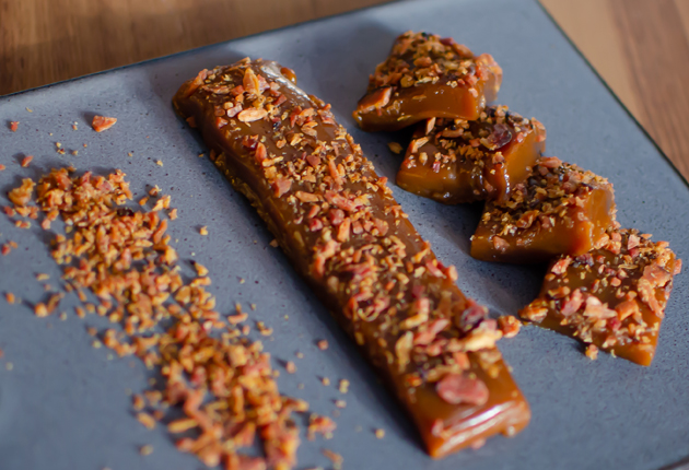 Bombom de caramelo com bacon do Jacquin | Band Receitas