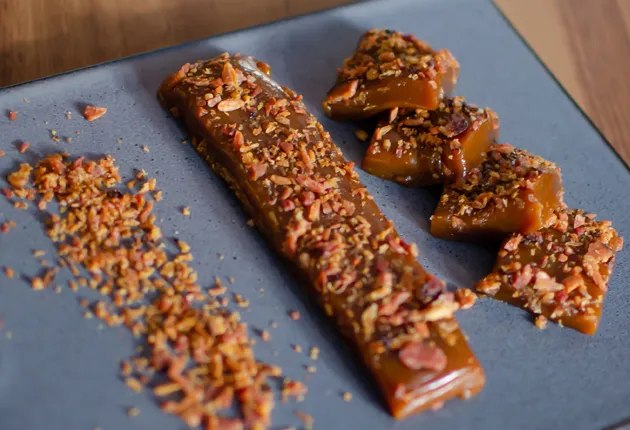 Bombom de caramelo com bacon do Jacquin | Band Receitas