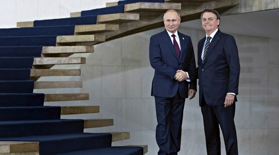 Bolsonaro é criticado por encontro com Putin em meio às tensões com Ucrânia