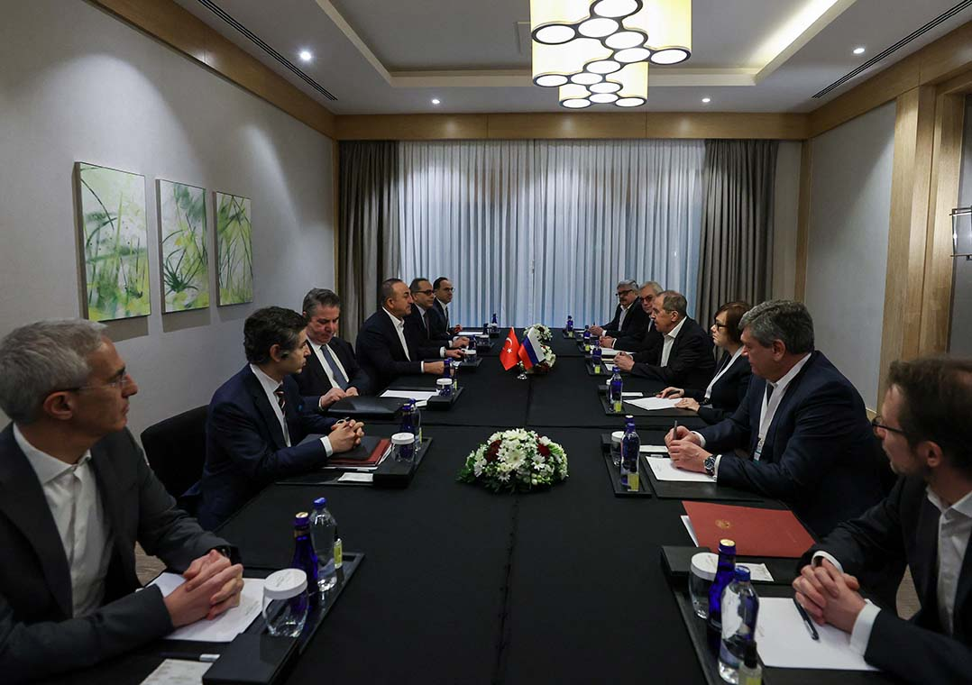 Ministros de Rússia e Ucrânia se encontram na Turquia; reunião acaba sem acordo