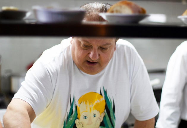 Jacquin cozinha no Ça-Va, seu restaurante novo em São Paulo Reprodução/Instagram
