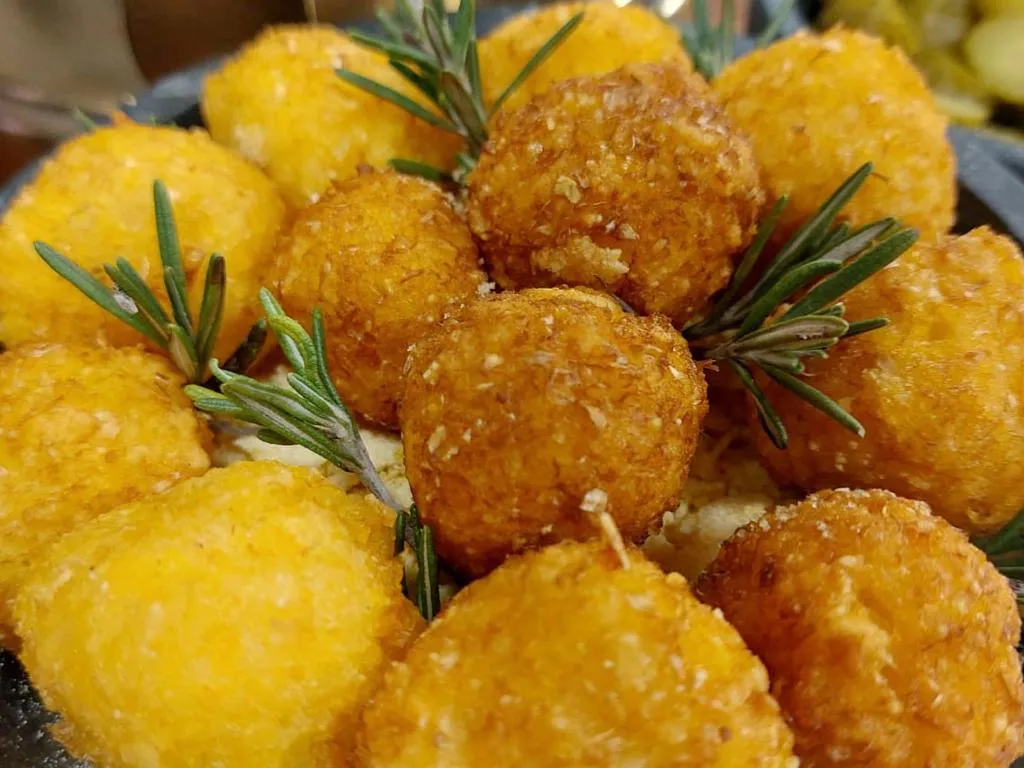 Bolinho de bagaço de milho | Band Receitas