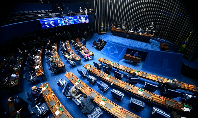 Senado aprova projeto que coíbe reajuste do ICMS sobre combustíveis
