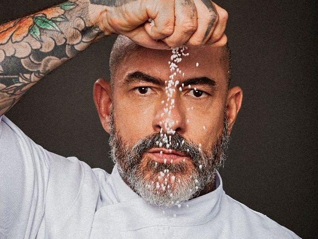Chef Henrique Fogaça lança livro "O mundo do sal" com 45 receitas