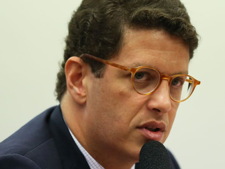 Demissão de Ricardo Salles vem em momento de pressão sobre governo