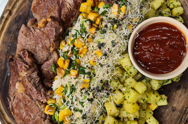 Filé de costela com arroz de banana e dadinhos de batata | Band Receitas