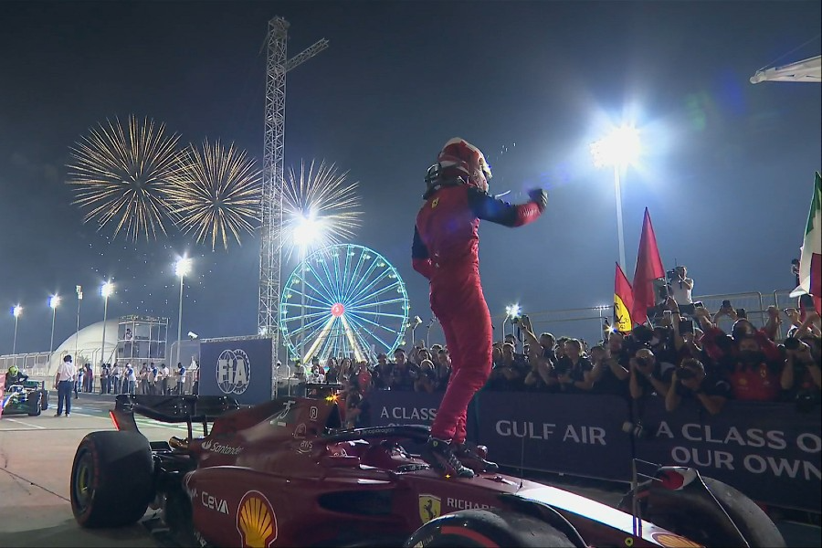 Leclerc brilha e abre temporada com dobradinha da Ferrari no GP do Bahrein