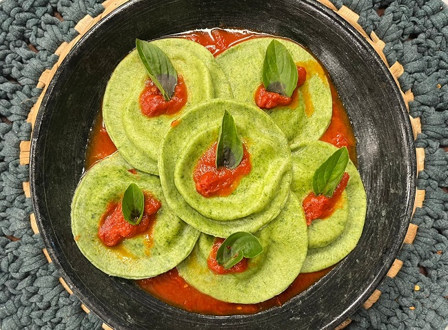 Ravióli verde recheado de muçarela de búfala | Band Receitas